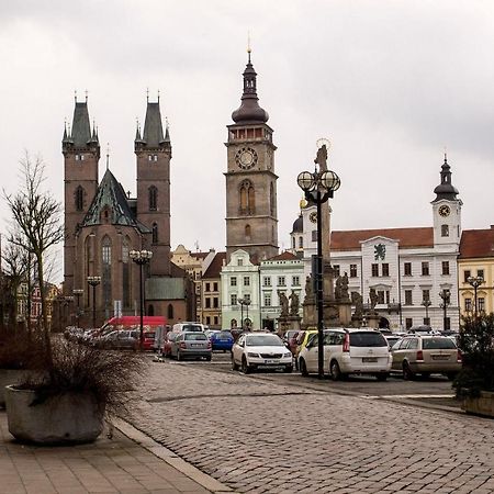Apartman V Centru Na Velkem Namesti Hradec Králové Kültér fotó